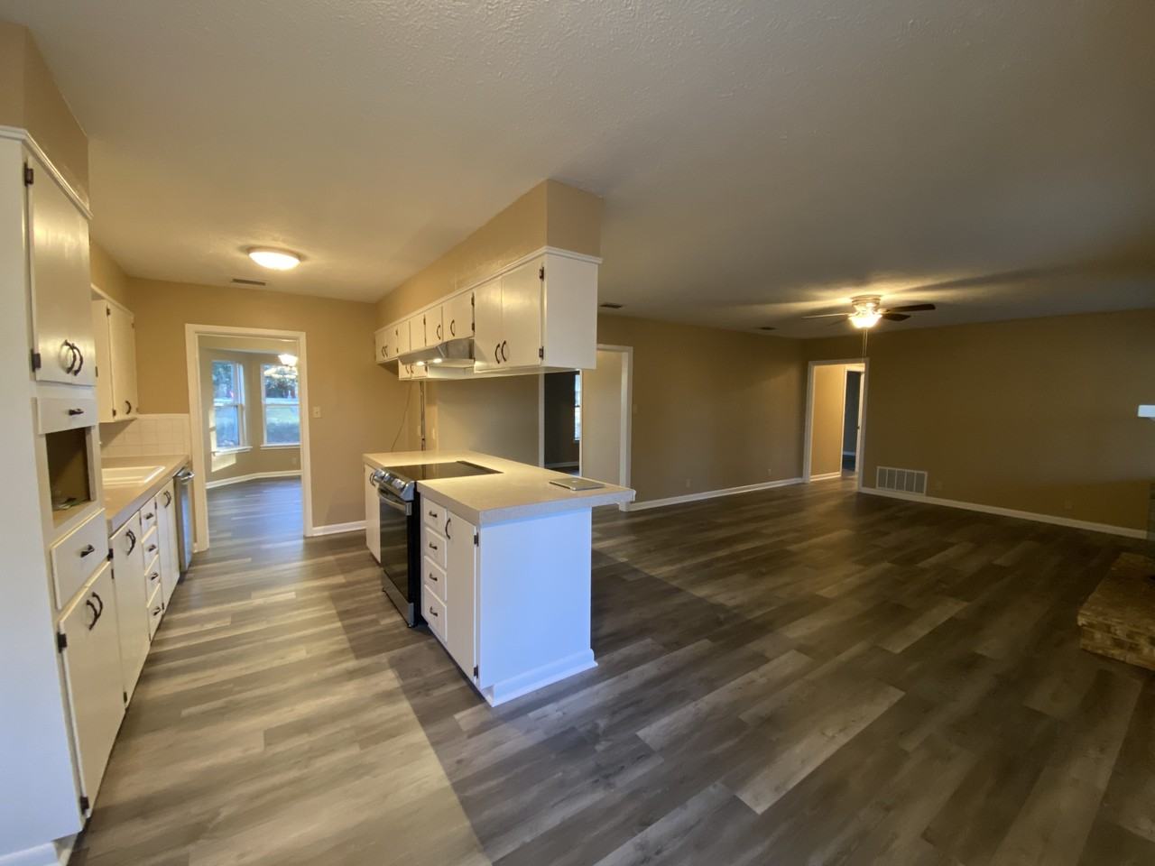 2 Knightsbridge Pl #1 - Photo 6 of 30