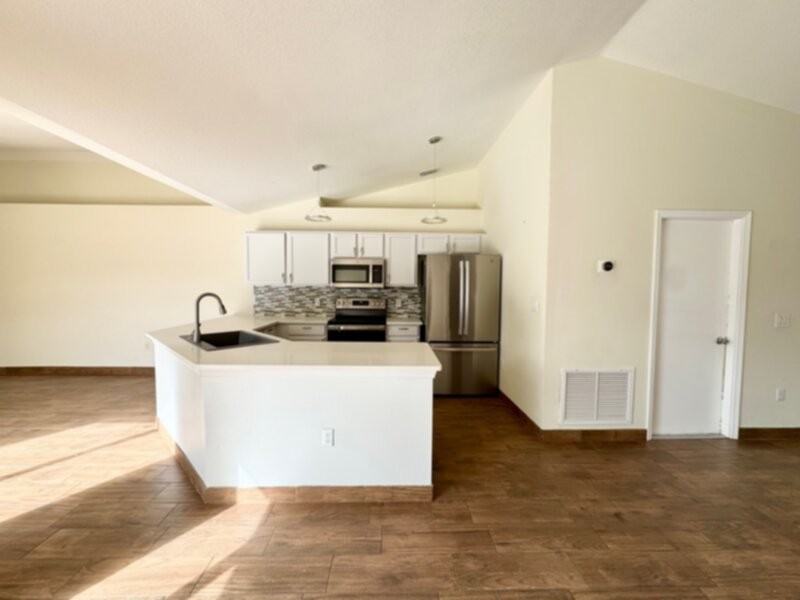 1840 Montecito Ave - Photo 3 of 20