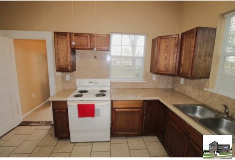 207 N 6th St - Photo 4 of 5