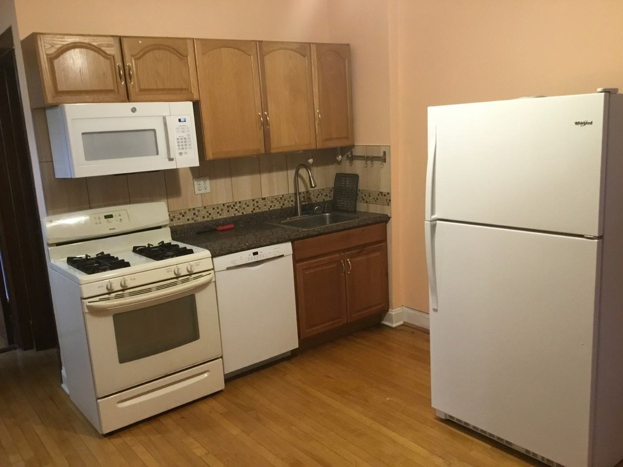 2325 W Iowa St #2 - Photo 4 of 4