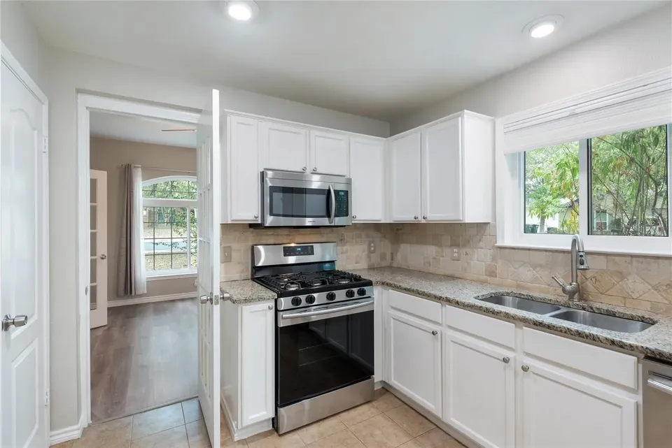 5042 Cleves St #NA - Photo 2 of 32