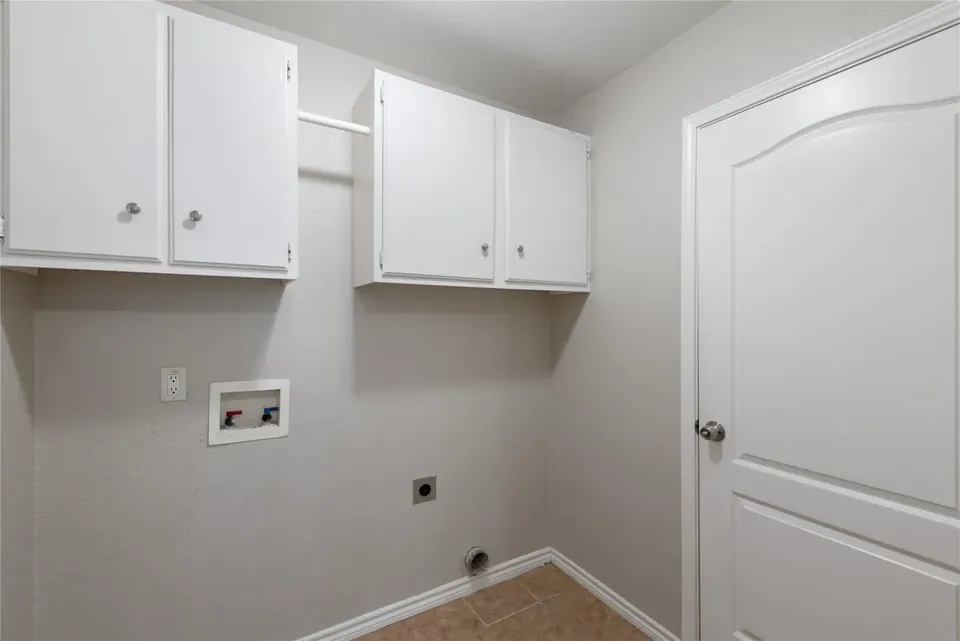 5042 Cleves St #NA - Photo 3 of 32