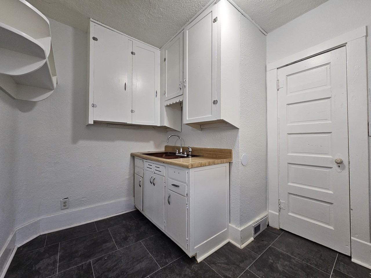 515 E 11th St #NA - Photo 5 of 11