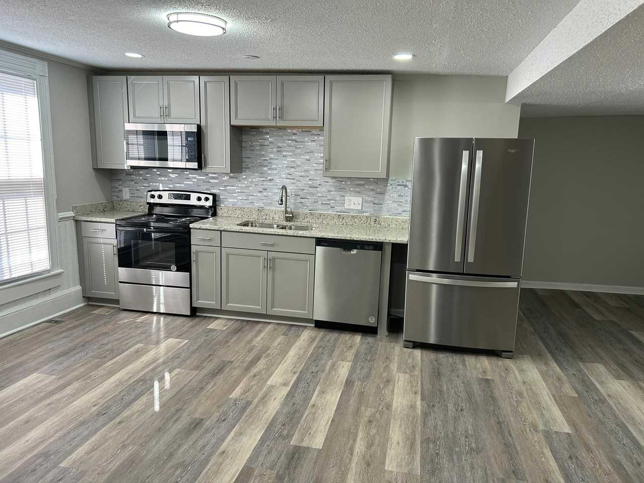 910 N Main St #A - Photo 4 of 11