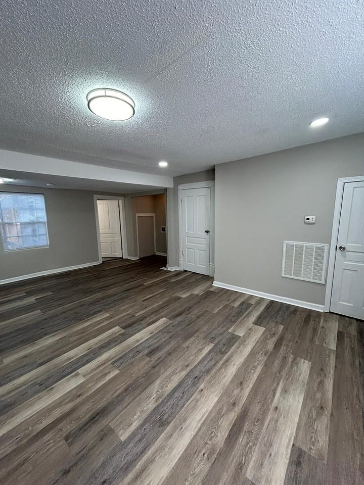 910 N Main St #A - Photo 5 of 11