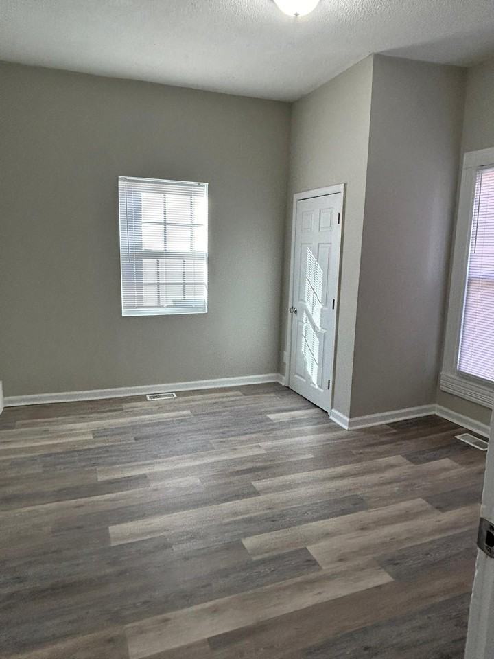 910 N Main St #A - Photo 6 of 11