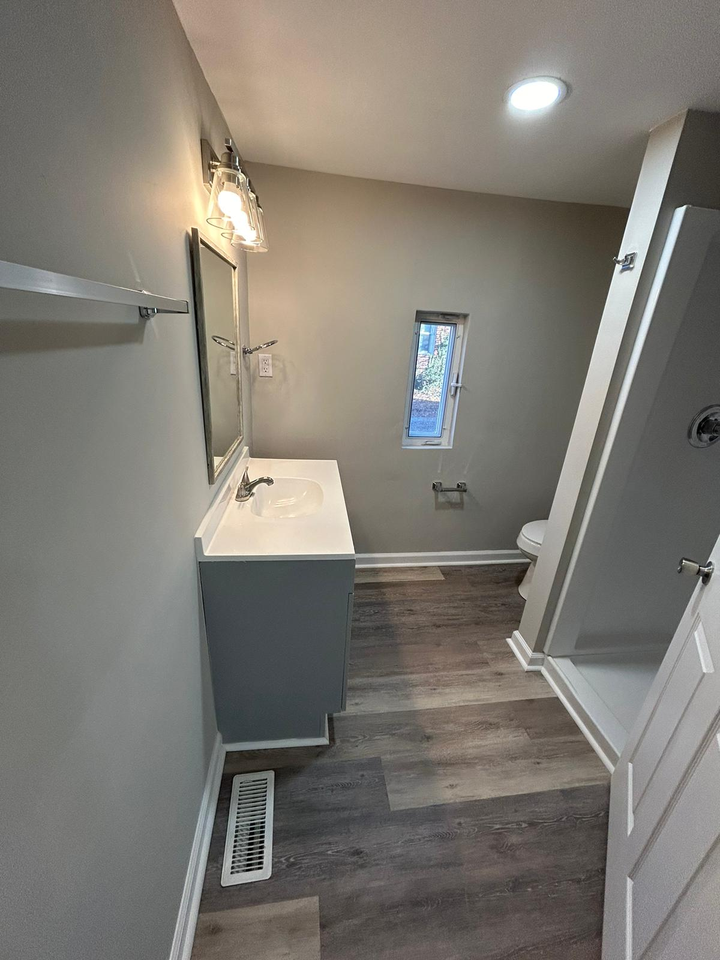 910 N Main St #A - Photo 7 of 11