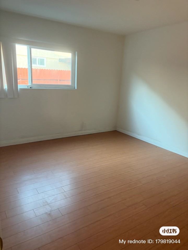 1124 W Huntington Dr #2 - Photo 7 of 8