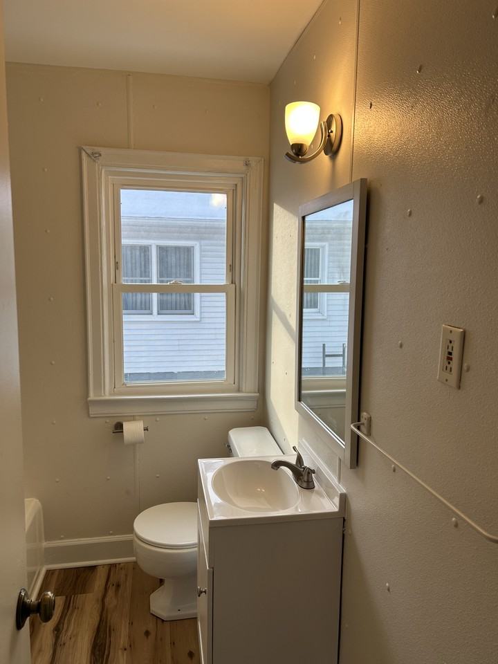 1607 Howard St #NA - Photo 4 of 22