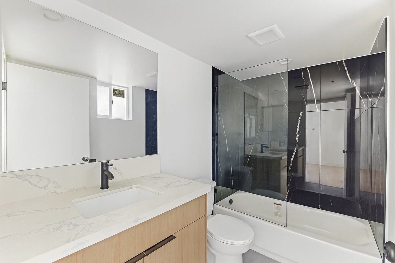 4513 Rosewood Ave #2 - Photo 5 of 8