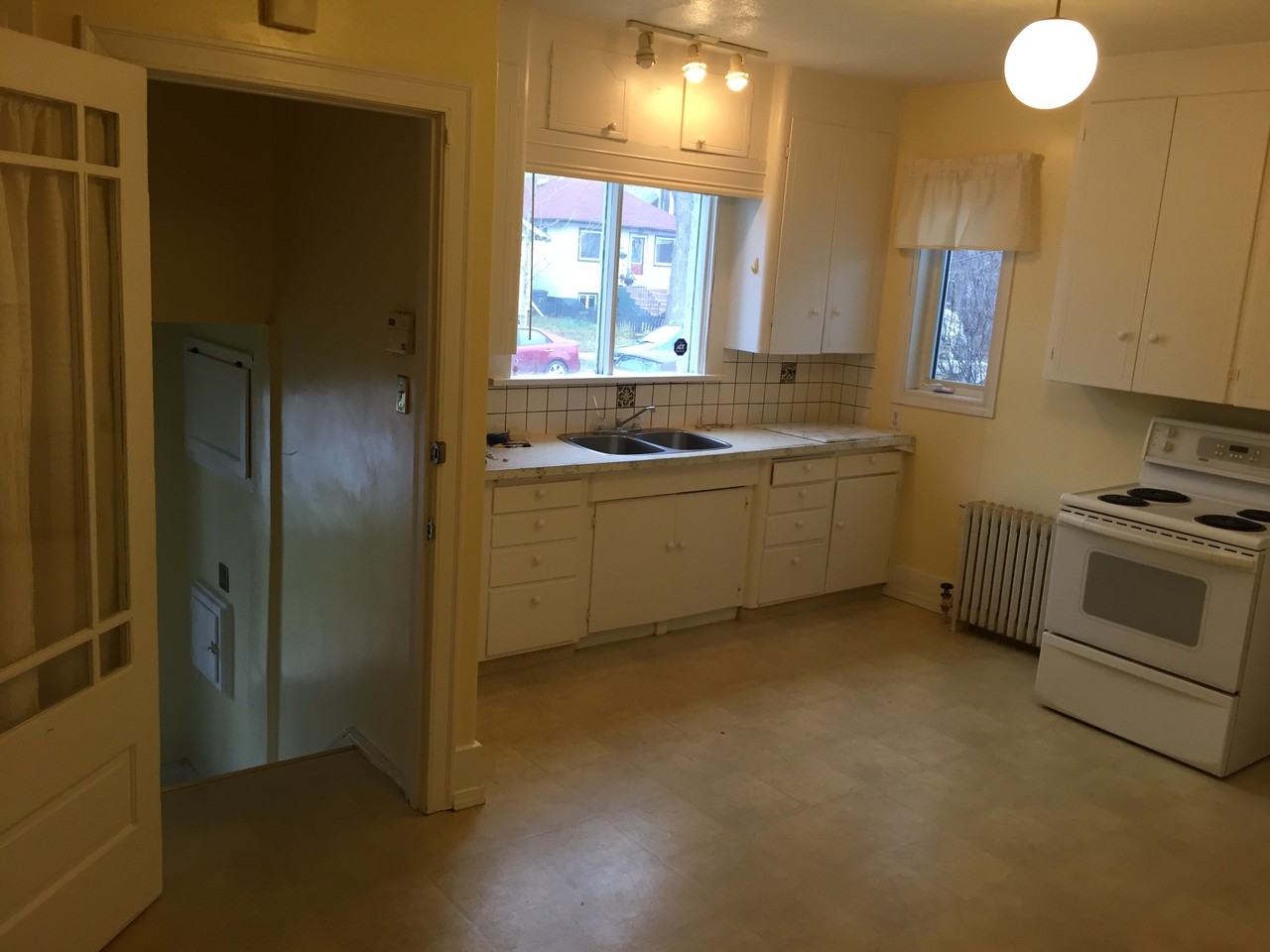 432 Spadina Crescent West - Photo 4 of 10