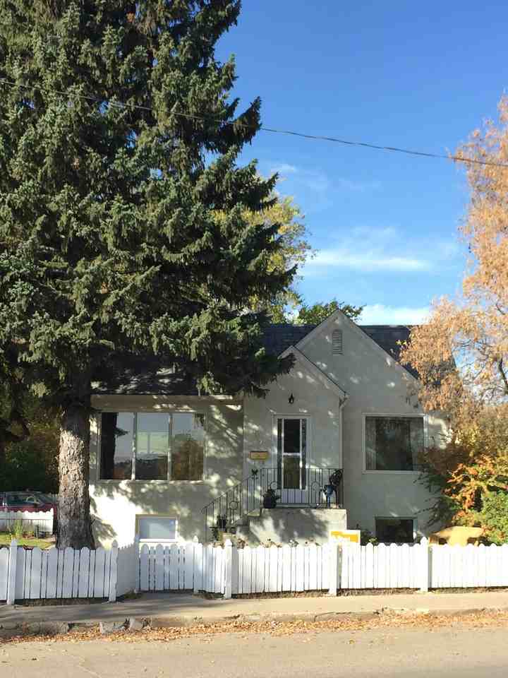 432 Spadina Crescent West - Photo 3 of 10