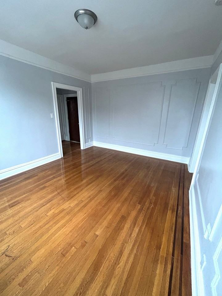 136 Manhattan Apartments - Photo 2 of 12