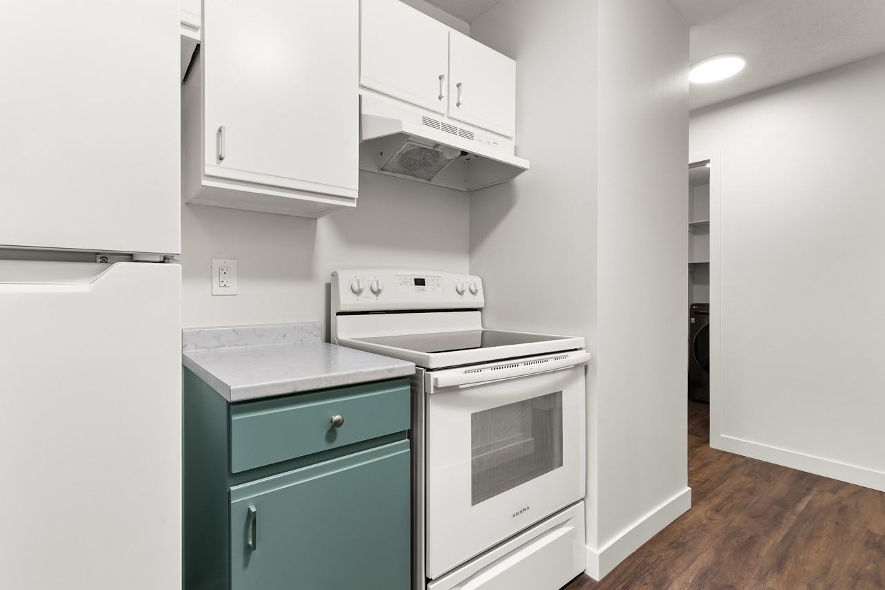 2221 Robinson St - Photo 3 of 13