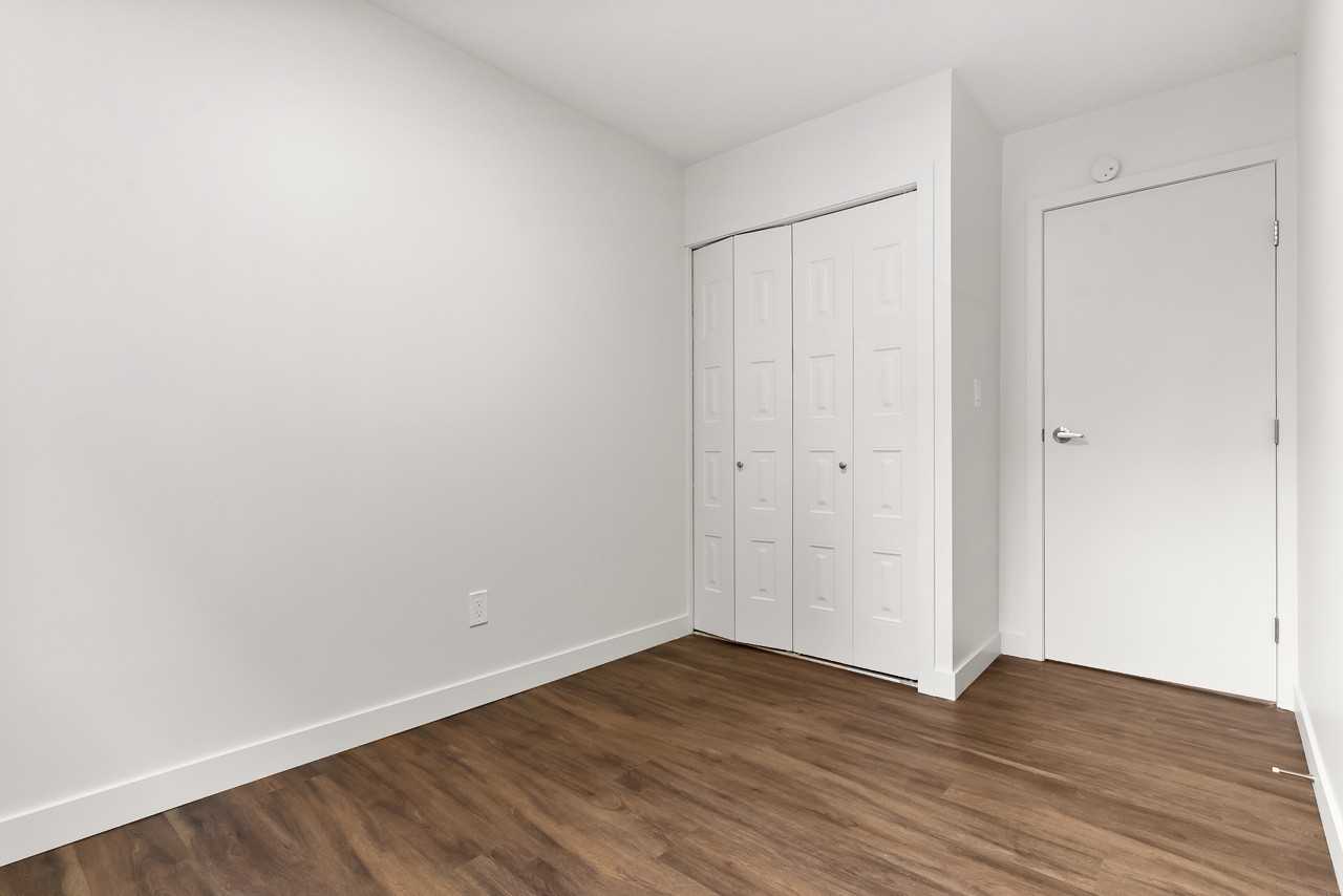 2221 Robinson St - Photo 7 of 13