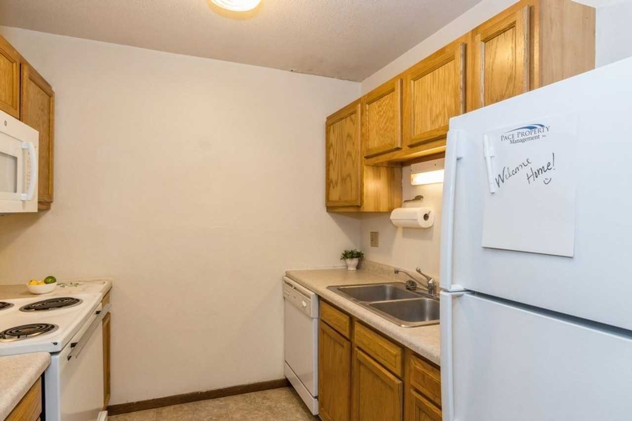 415 Woodside Drive - Photo 2 of 13