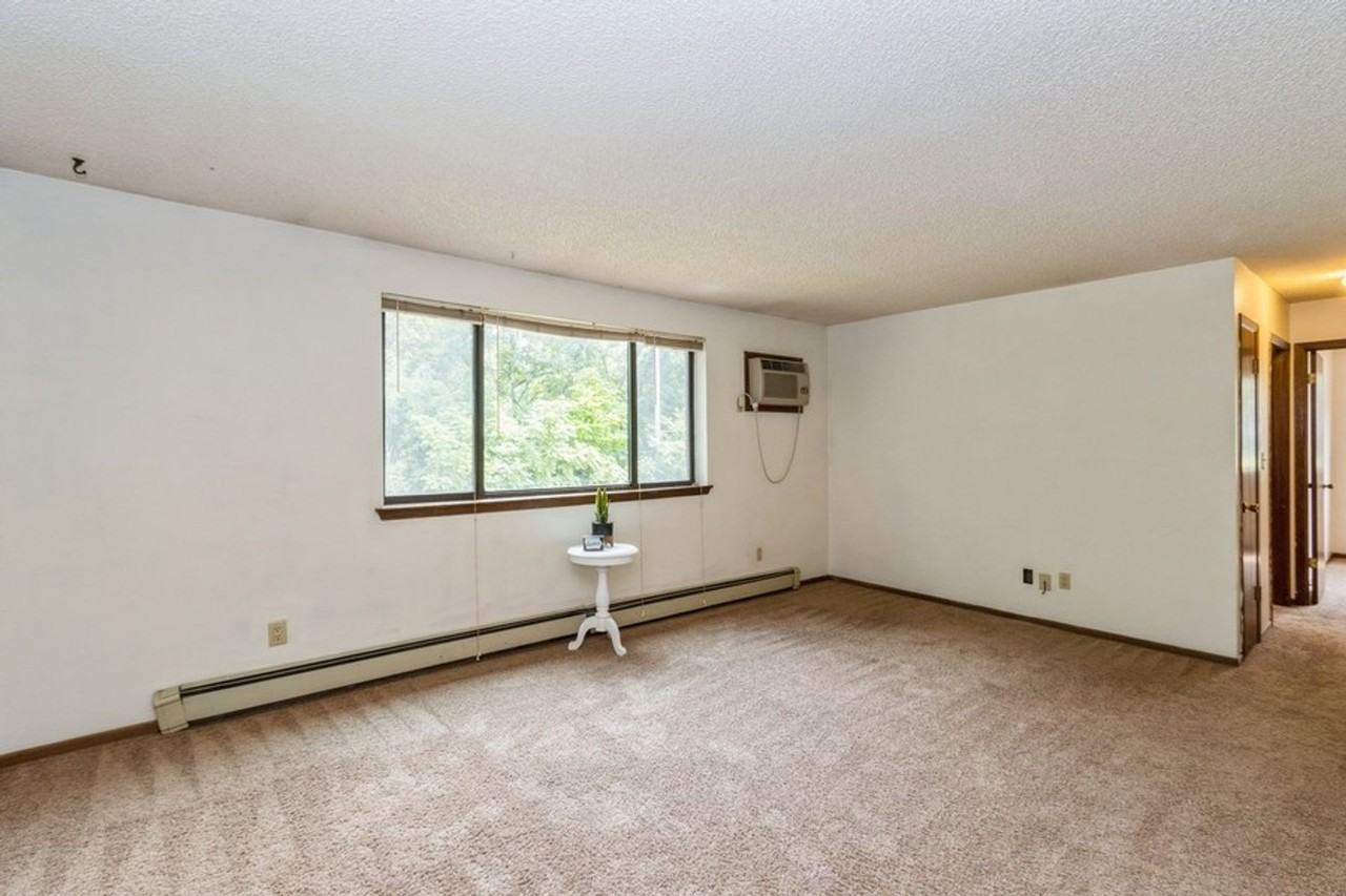 415 Woodside Drive - Photo 4 of 13