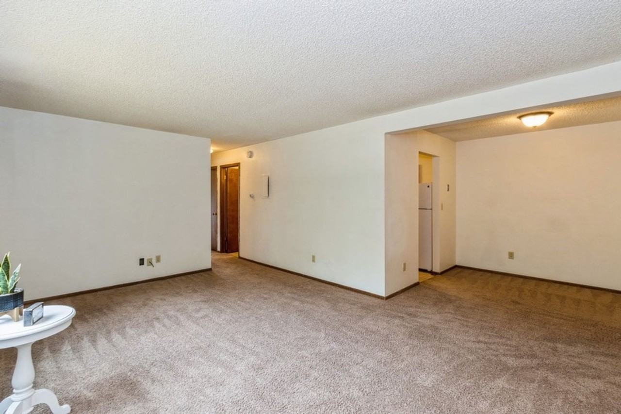 415 Woodside Drive - Photo 5 of 13