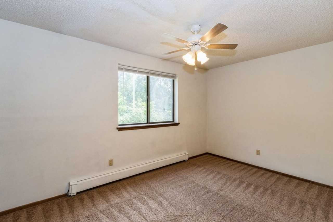 415 Woodside Drive - Photo 7 of 13