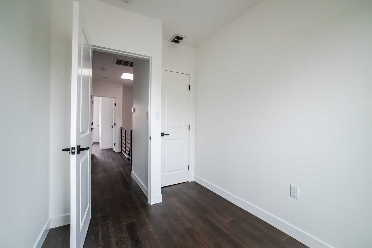 194 Van Horne St #2 - Photo 7 of 27