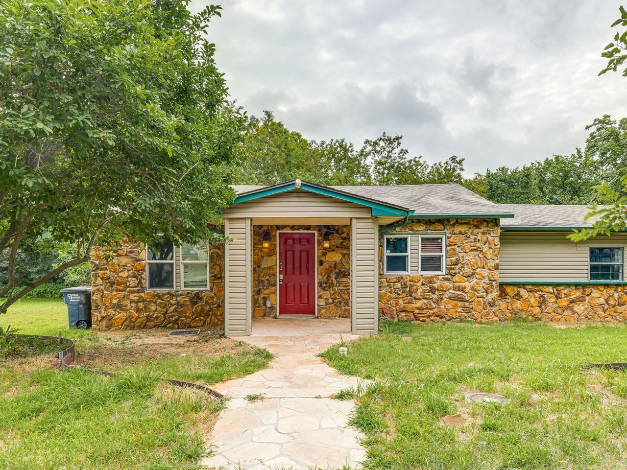 817 S Park Ave #1 - Photo 4 of 40