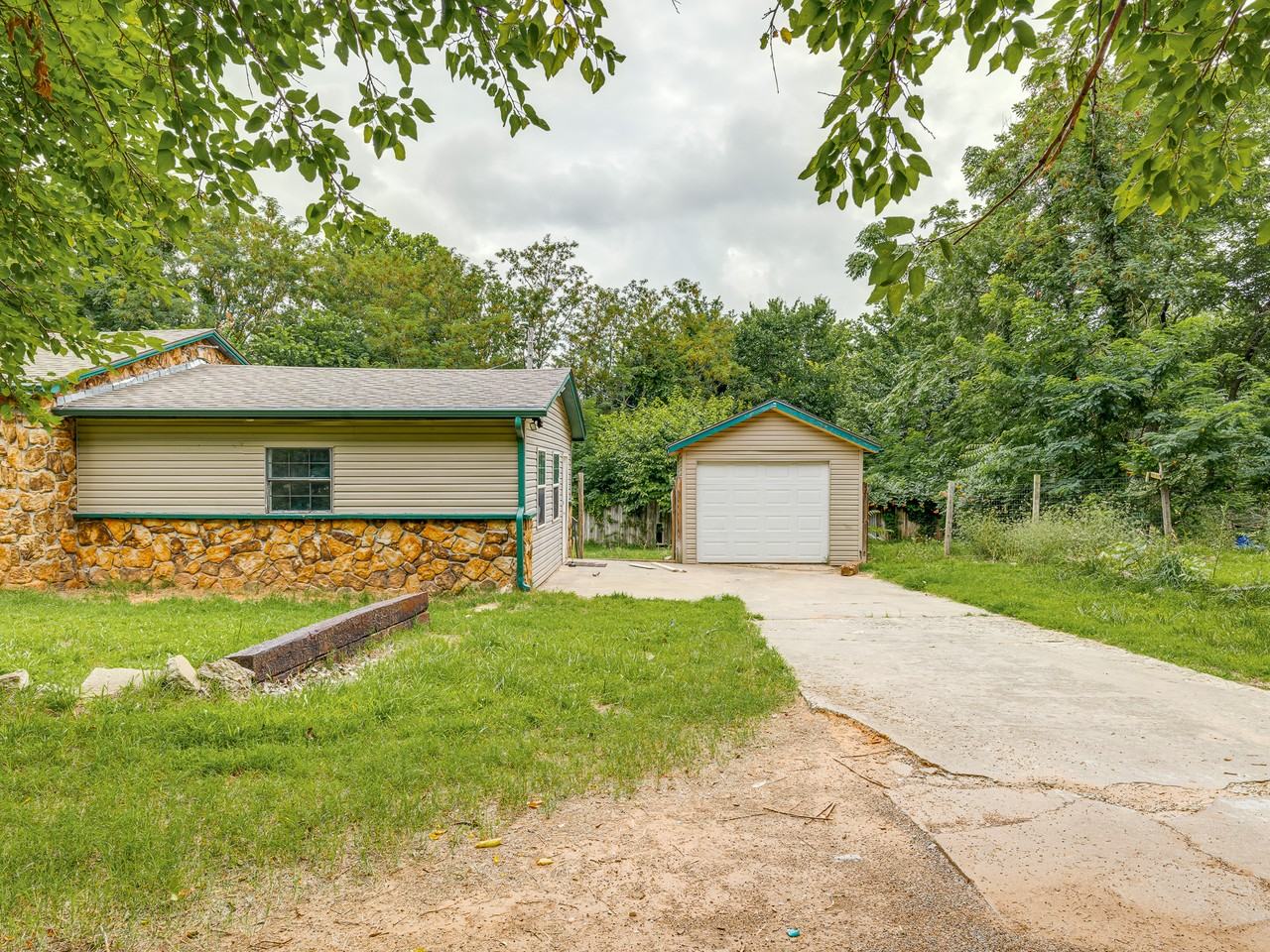 817 S Park Ave #1 - Photo 6 of 40