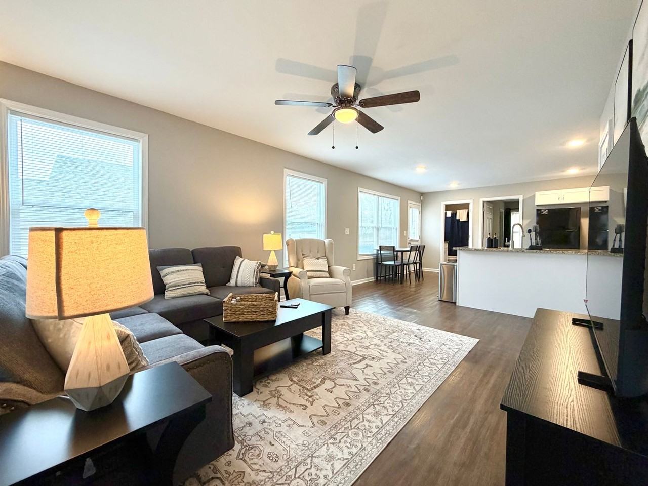 925 Woody Hills Dr - Photo 3 of 30