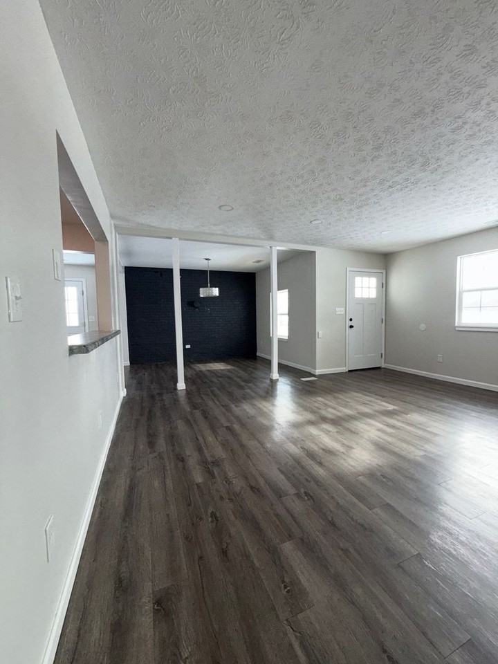 2480 Pickaway St - Photo 3 of 14