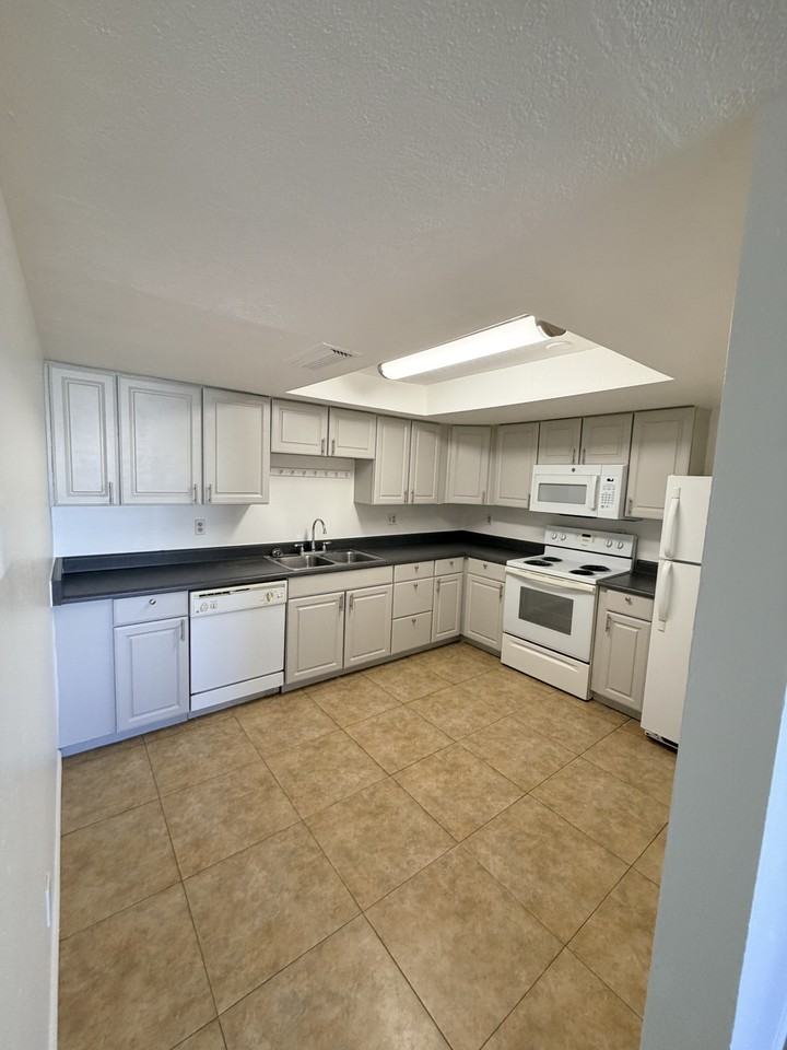 10595 W Arica Rd #1 - Photo 5 of 18