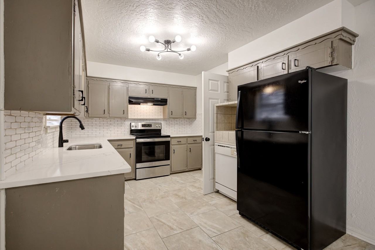 1318 Glenwood St #1 - Photo 5 of 13