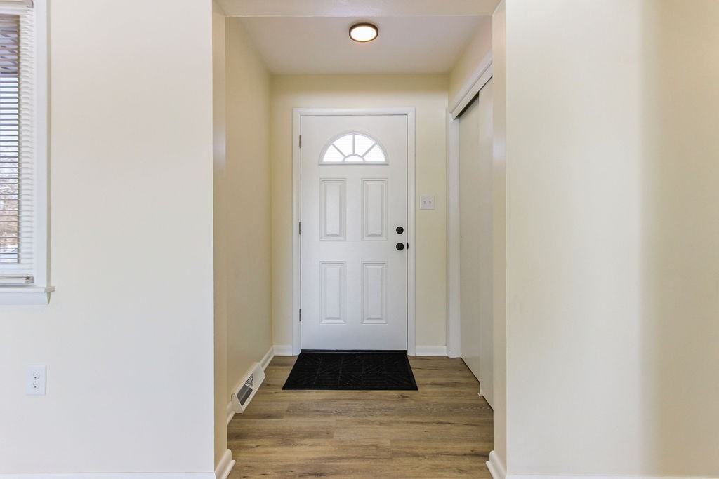 1020 Grove St #1 - Photo 4 of 31