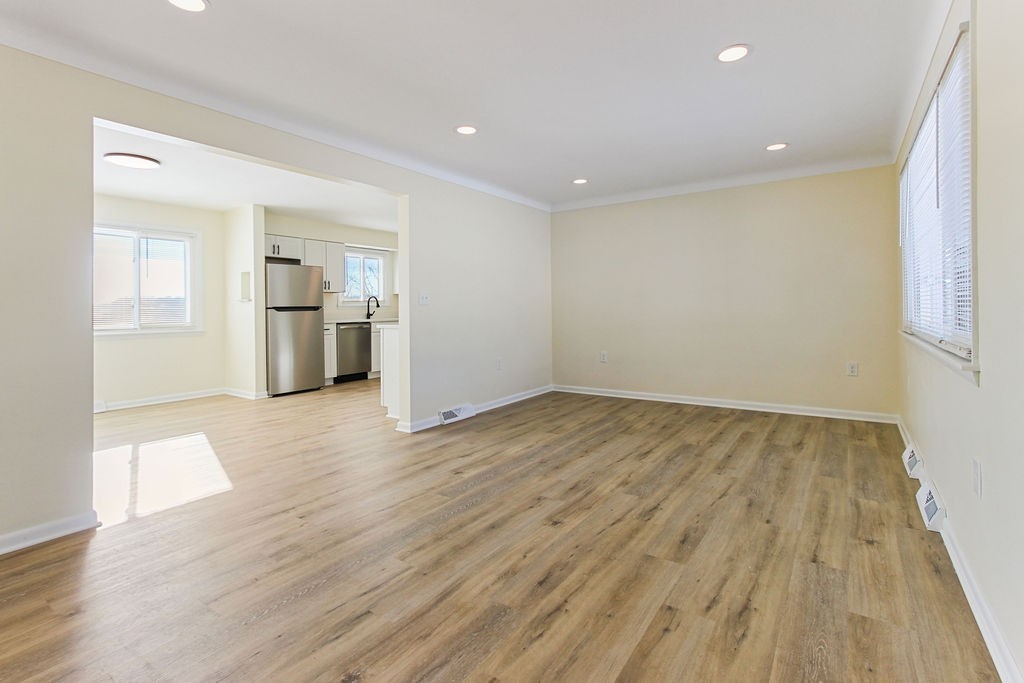 1020 Grove St #1 - Photo 5 of 31