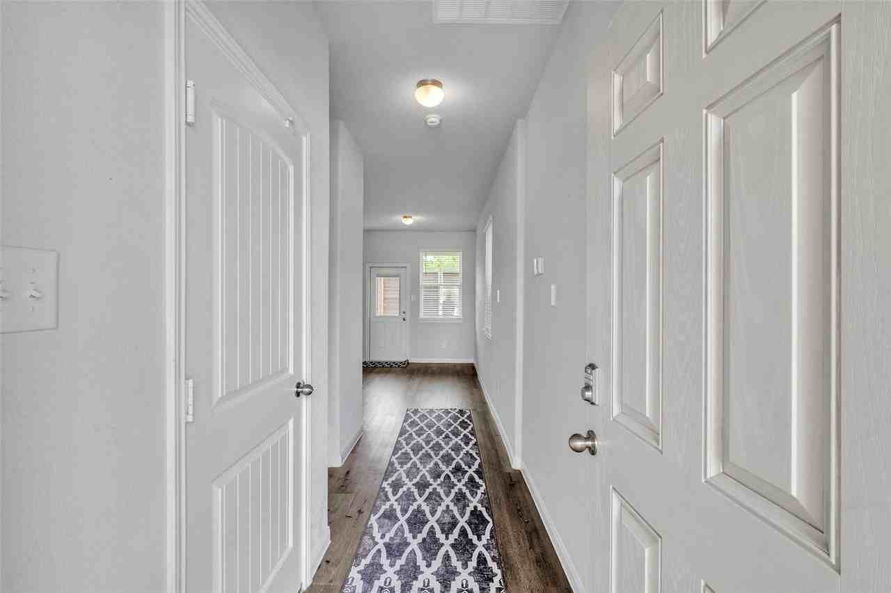 24902 Landolfi Dr - Photo 2 of 28