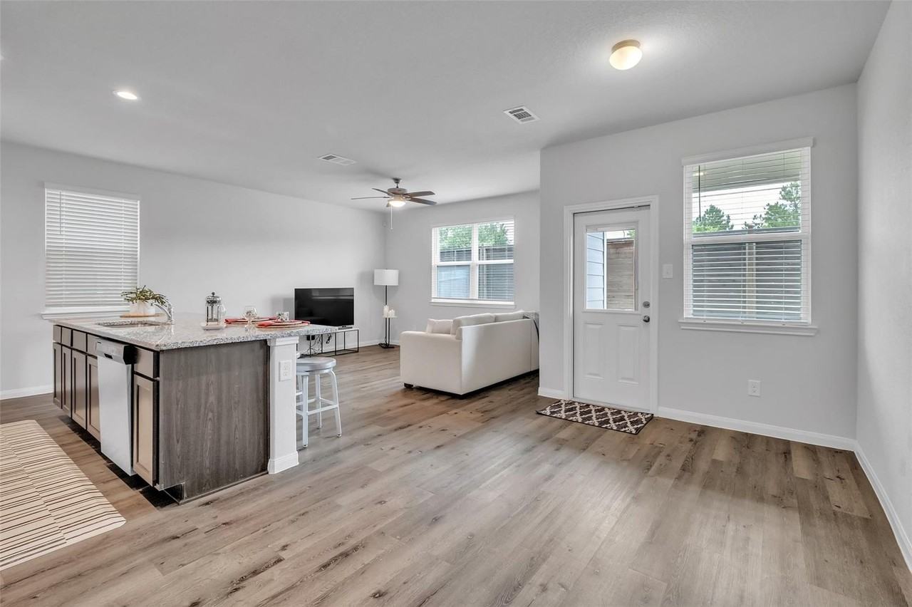 24902 Landolfi Dr - Photo 3 of 28