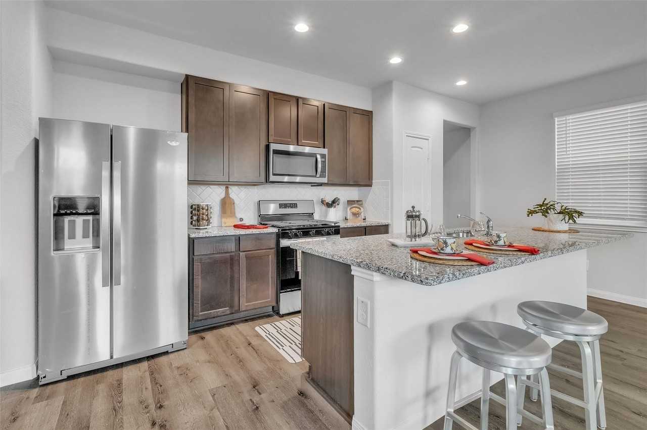 24902 Landolfi Dr - Photo 4 of 28