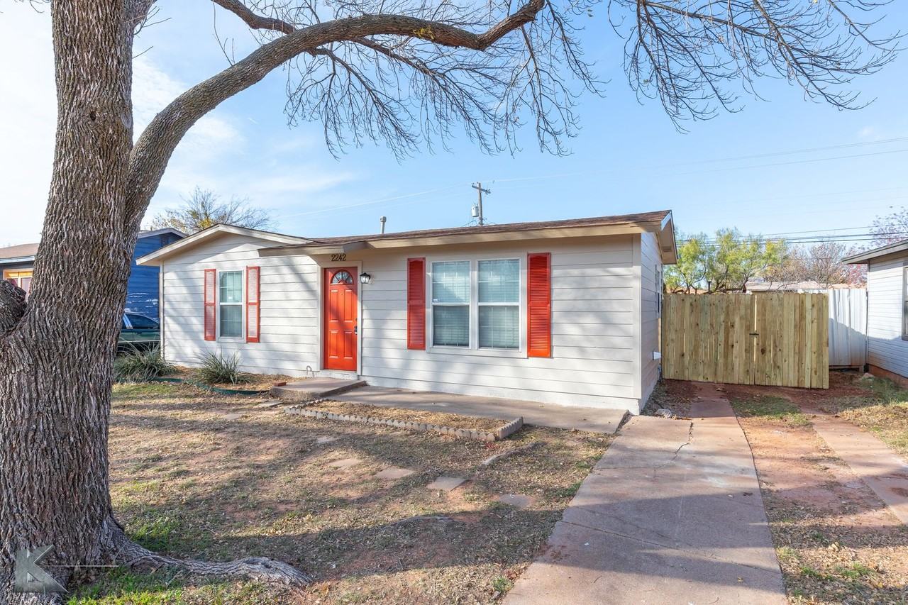 2242 Fannin St - Photo 2 of 24