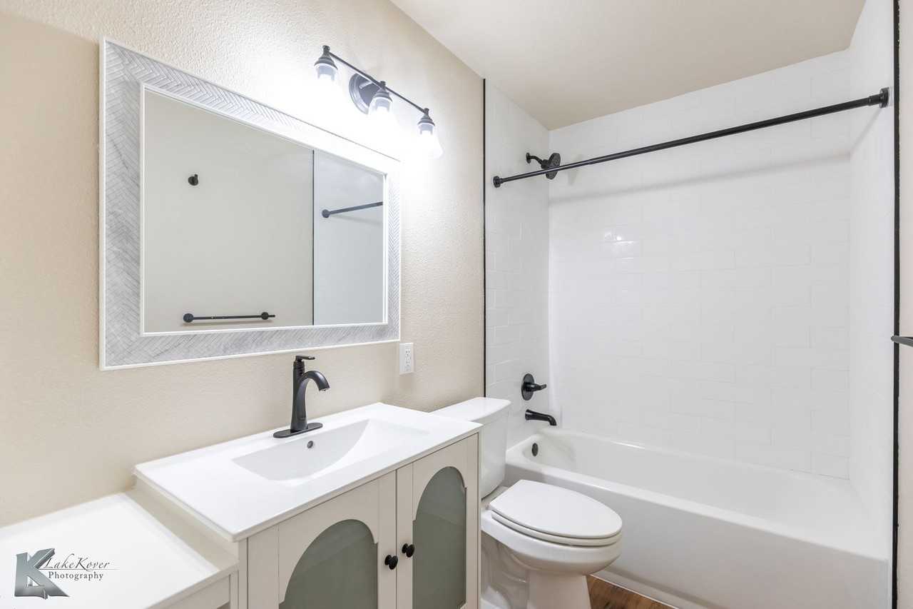 2242 Fannin St - Photo 7 of 24