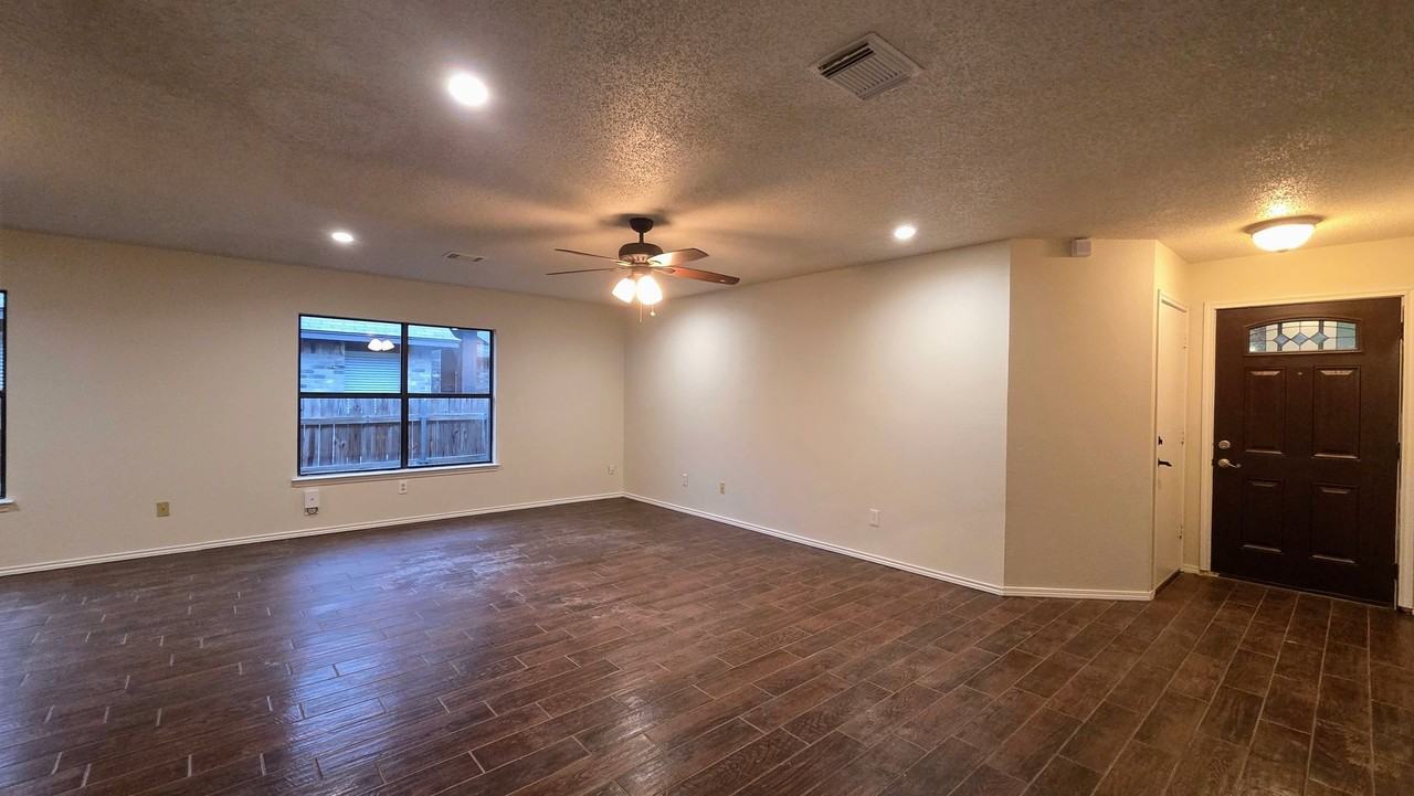 5419 Park Lk - Photo 2 of 27