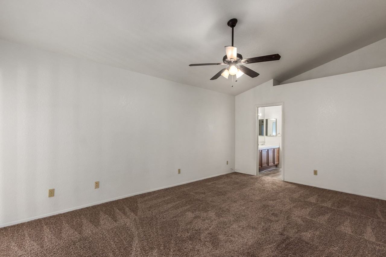 7331 W Paradise Dr - Photo 2 of 28