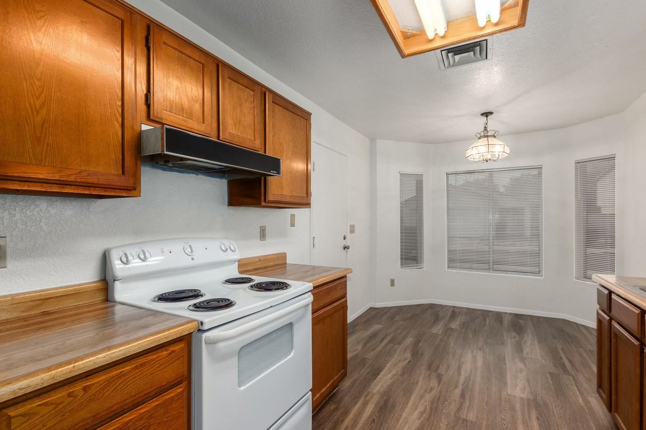 7331 W Paradise Dr - Photo 4 of 28