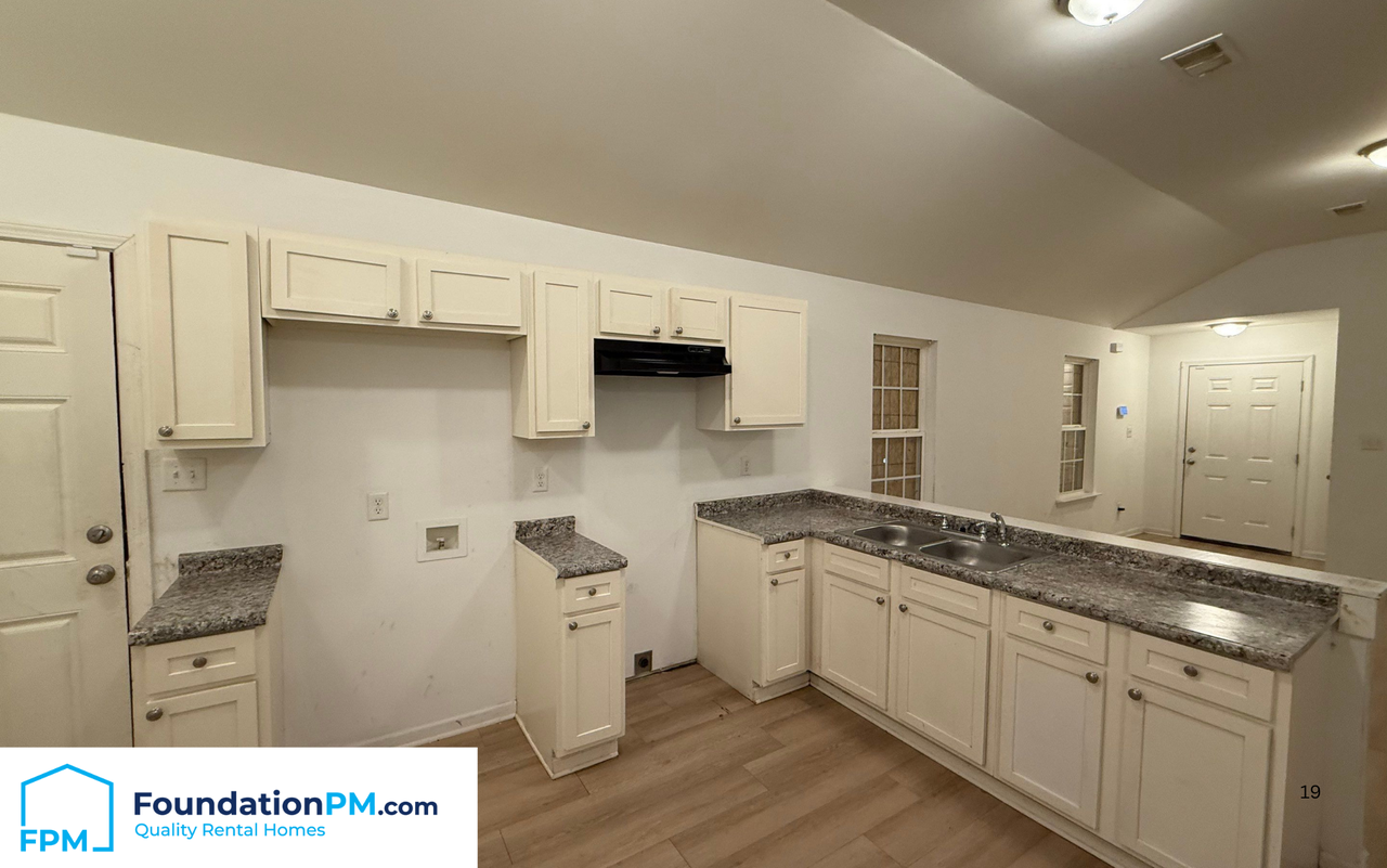 5 E Byfield Dr #1 - Photo 3 of 21