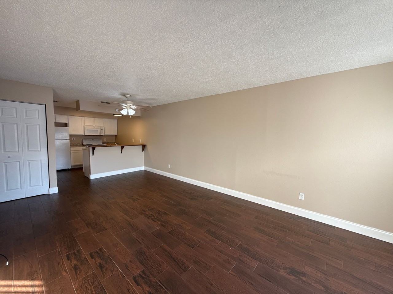 5445 *** Owner Selling*** 5445 SE 30th Place - Photo 2 of 11