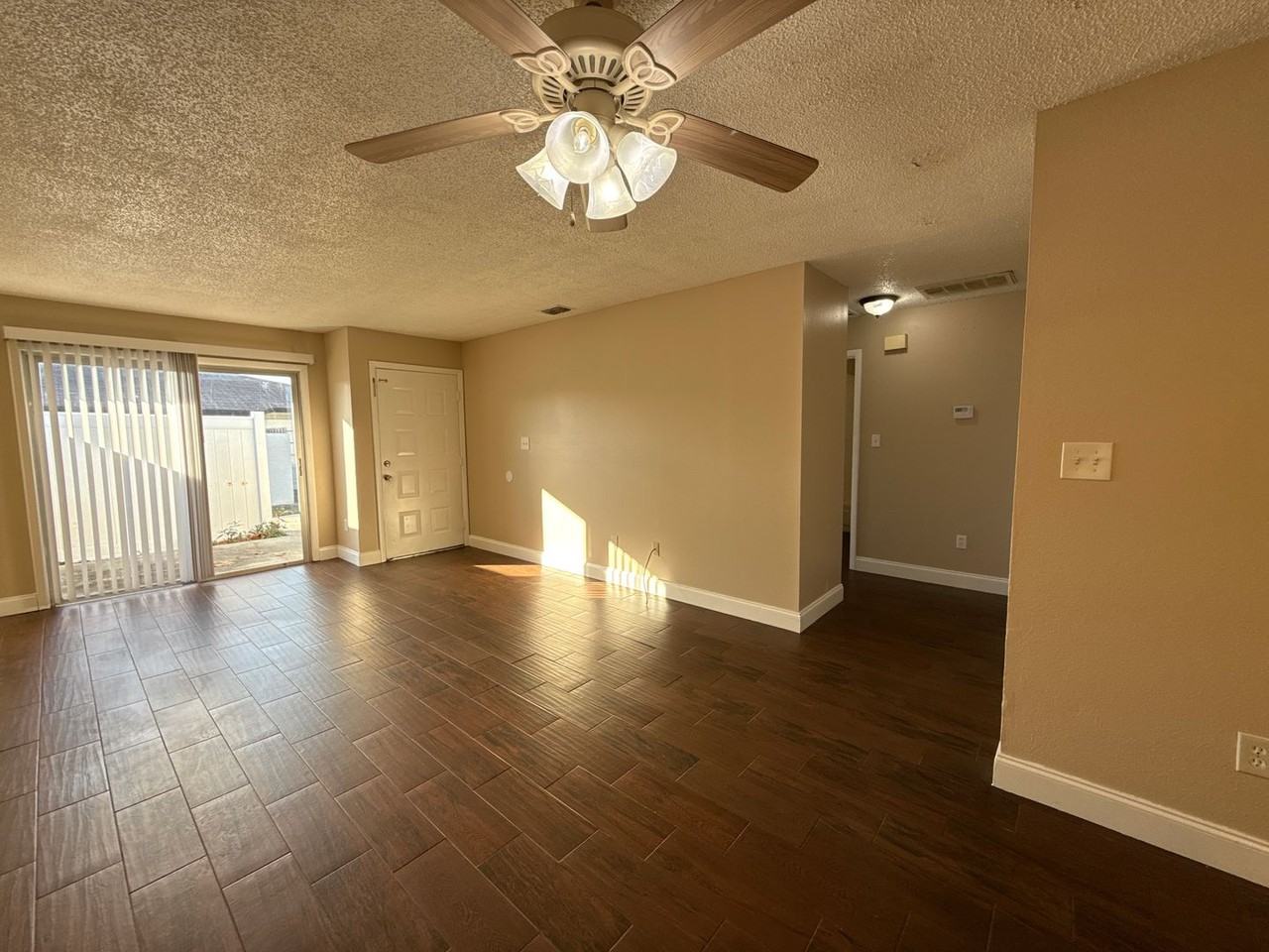 5445 *** Owner Selling*** 5445 SE 30th Place - Photo 3 of 11