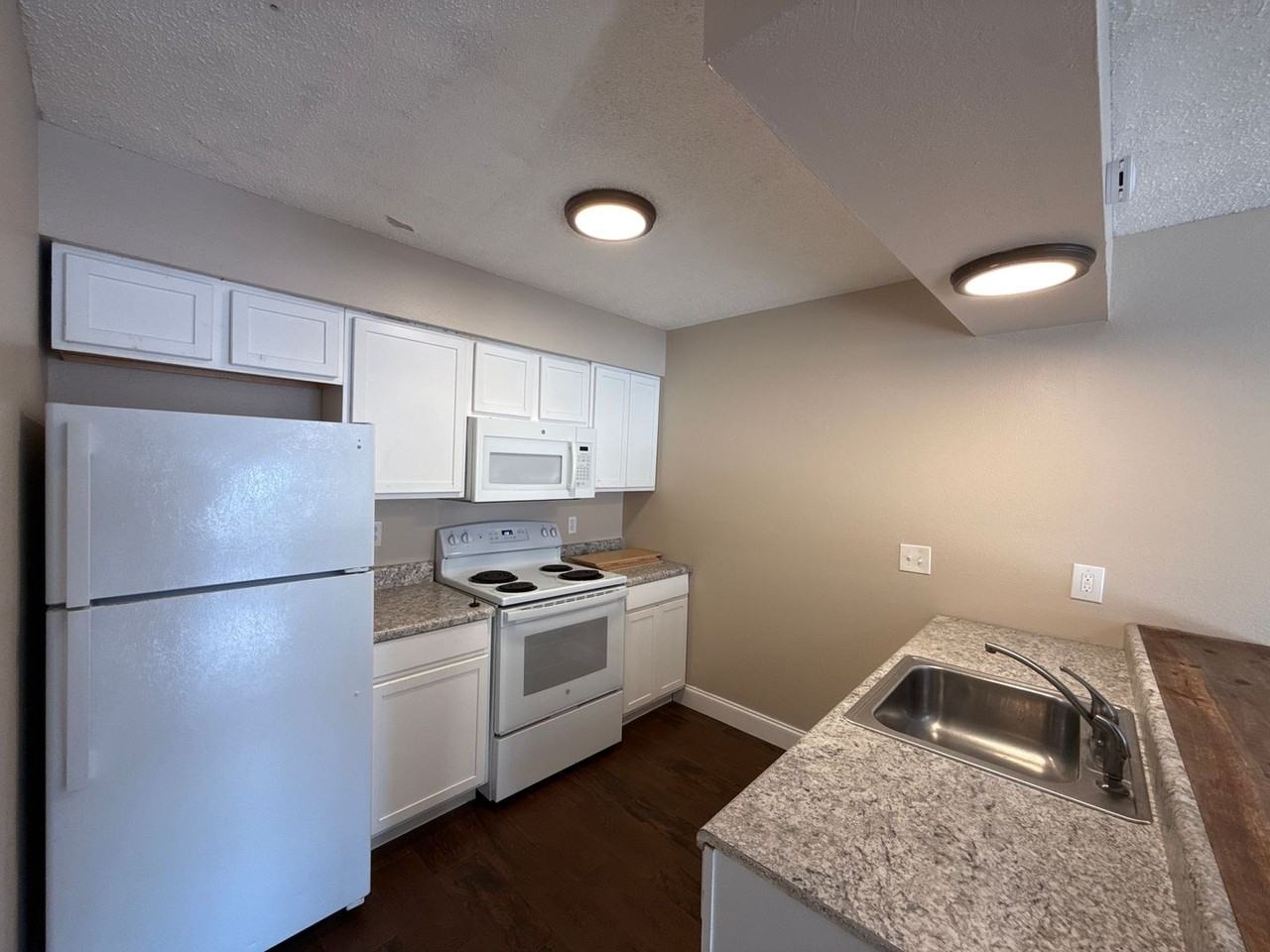 5445 *** Owner Selling*** 5445 SE 30th Place - Photo 4 of 11