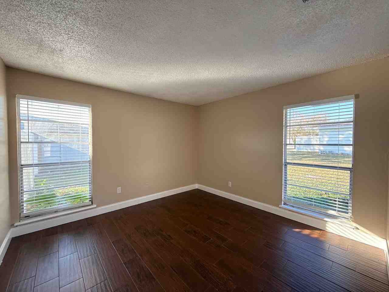 5445 *** Owner Selling*** 5445 SE 30th Place - Photo 6 of 11