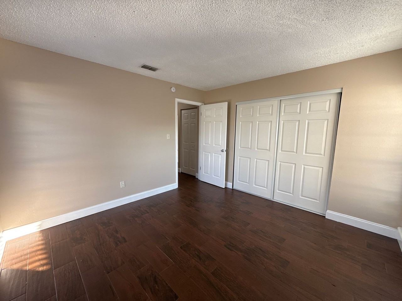 5445 *** Owner Selling*** 5445 SE 30th Place - Photo 7 of 11