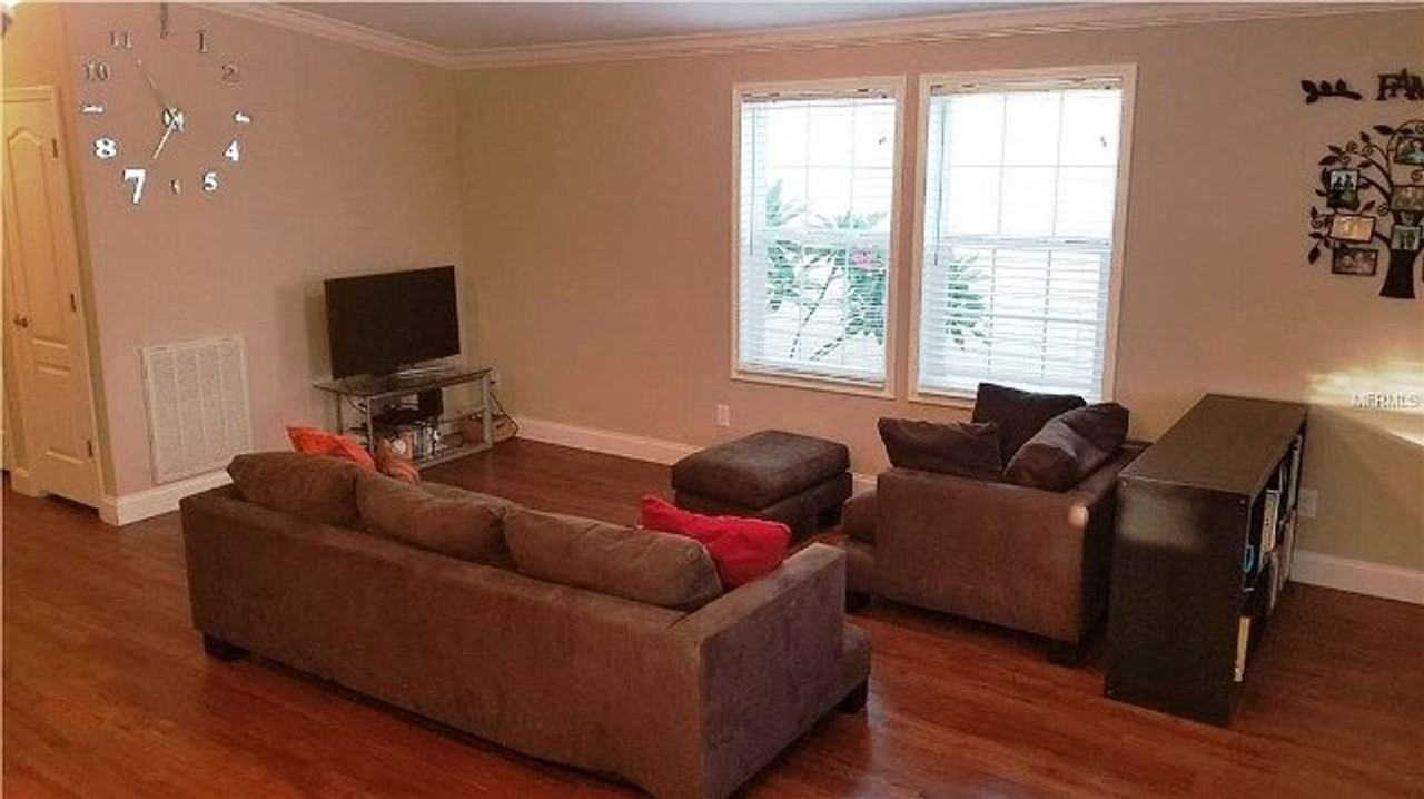 400 Avenue B - Photo 3 of 11