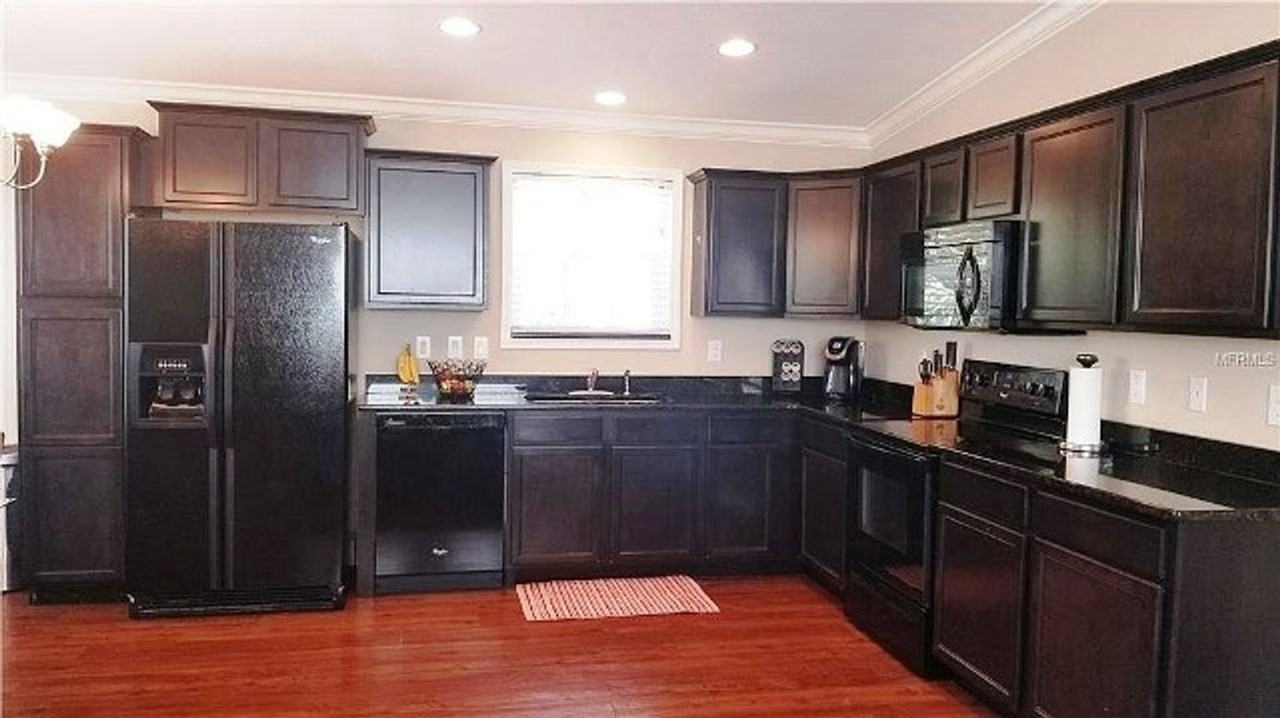 400 Avenue B - Photo 4 of 11