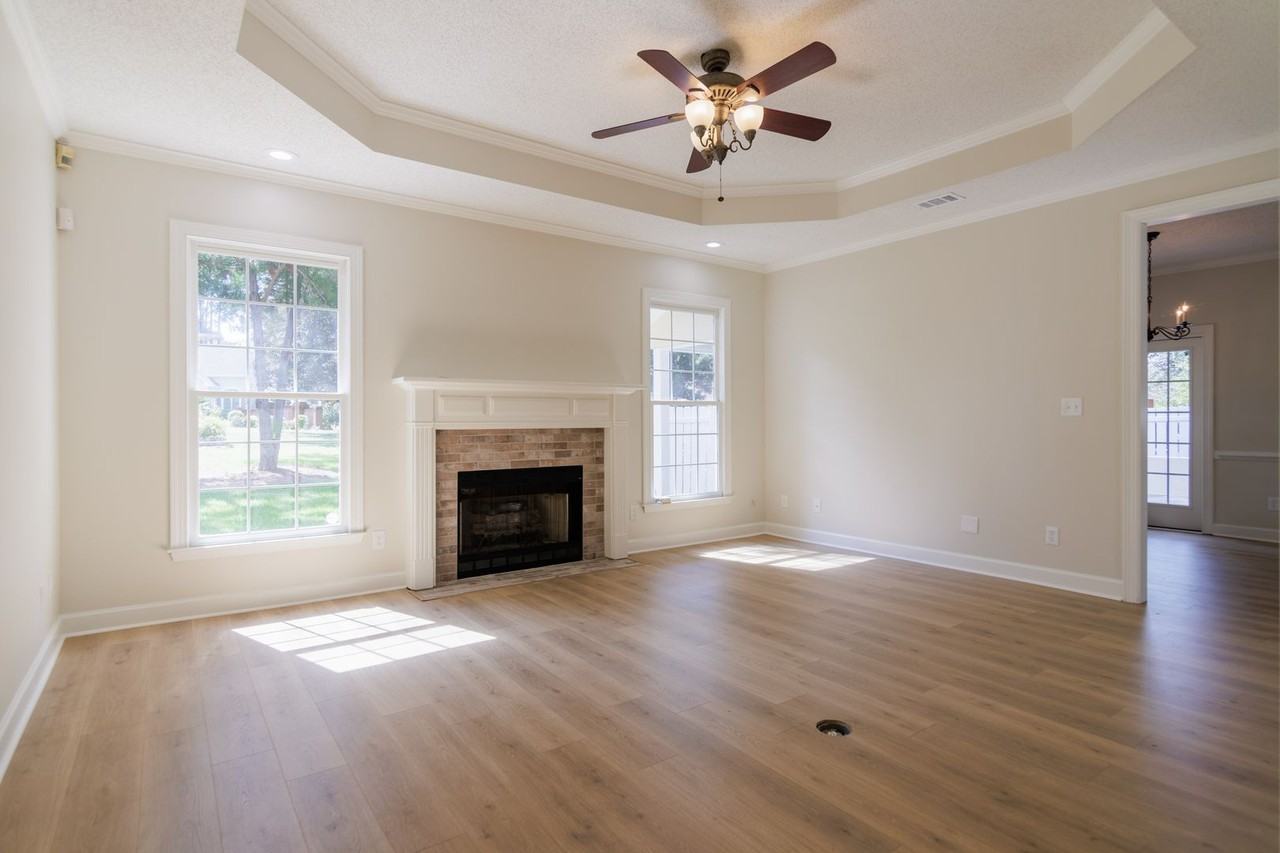 4406 Forest Valley Cir - Photo 4 of 41