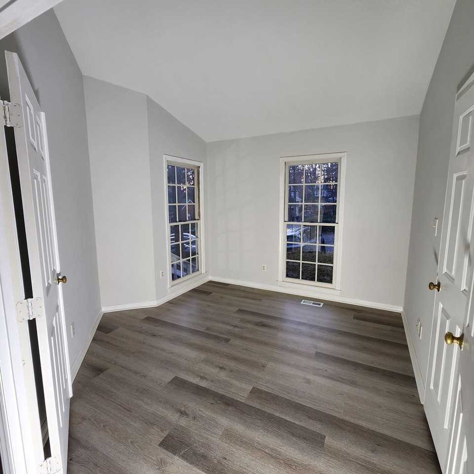 5712 Finsbury Ct - Photo 3 of 11